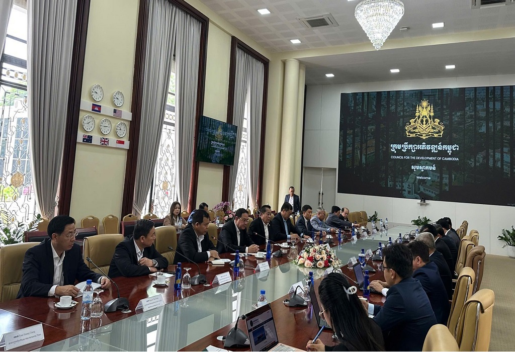 Lãnh đạo VRG thăm và chúc Tết Lãnh đạo Cấp cao Campuchia nhân dịp Tết cổ truyền Chol Chhnam Thmey 